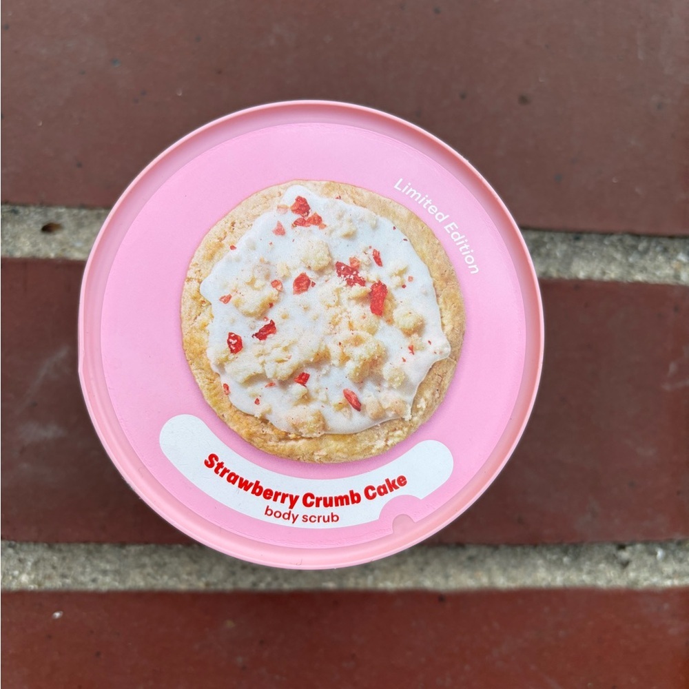Dove x crumbl Strawberry Crumb Cake Body Scrub - Pink - Picture 2 of 3